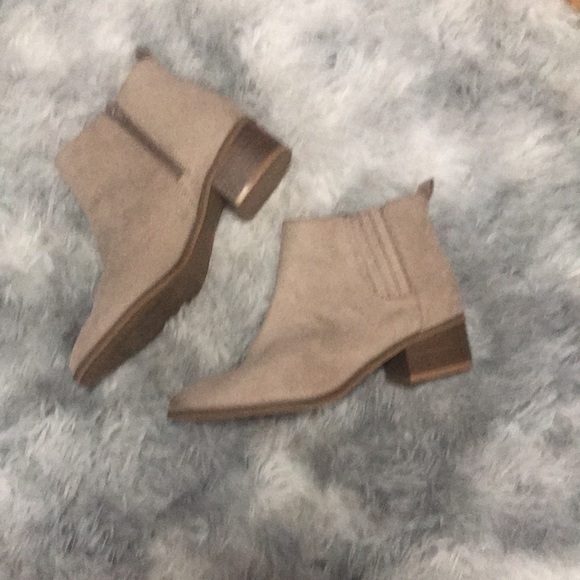 Old Navy women’s boots tan size 8 - Picture 7 of 9